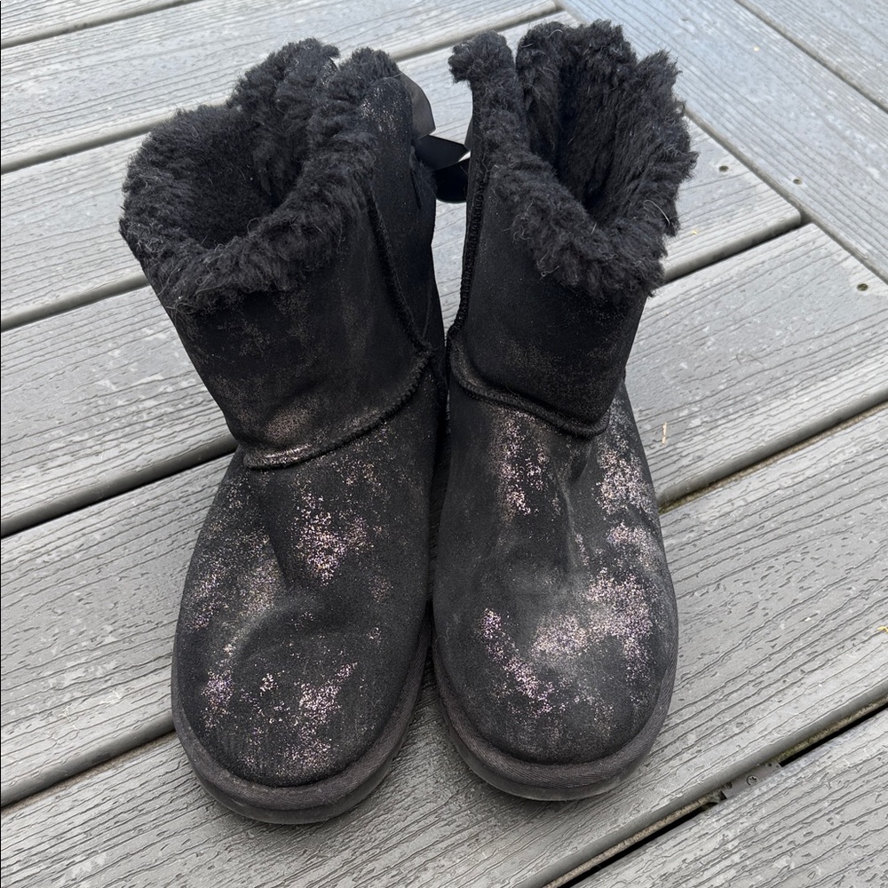 Excellent UGG Black Silver Glitter Boots - 10